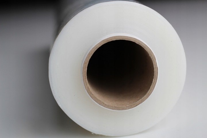 Transparentna folia stretch 3kg z cieńką gilzą 0,25kg bezbarwna Transparentna folia stretch 3kg z cieńką gilzą 0,25kg bezbarwna